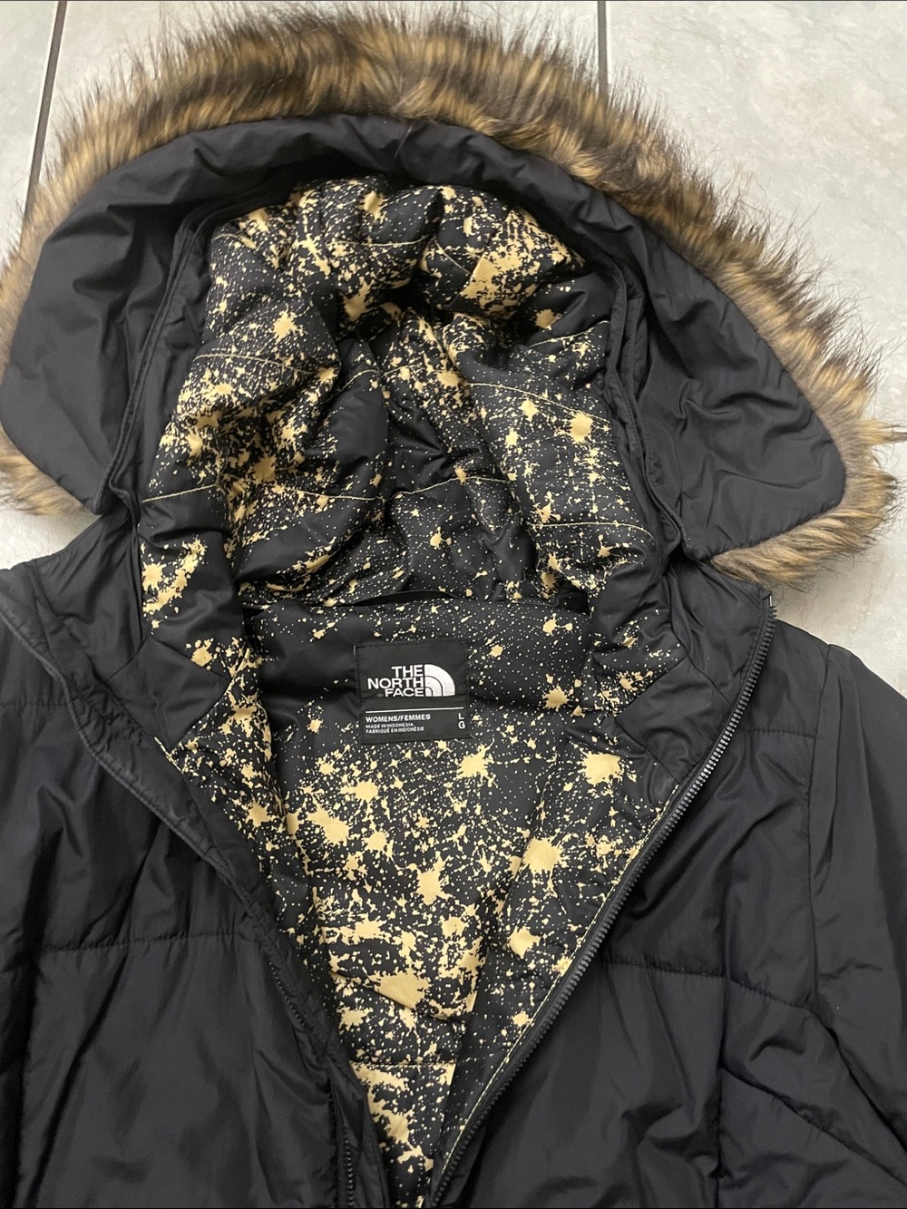 The North Face Women's Black Quilted Puffer Coat with Faux Fur Trim Hood size L - Picture 3 of 5